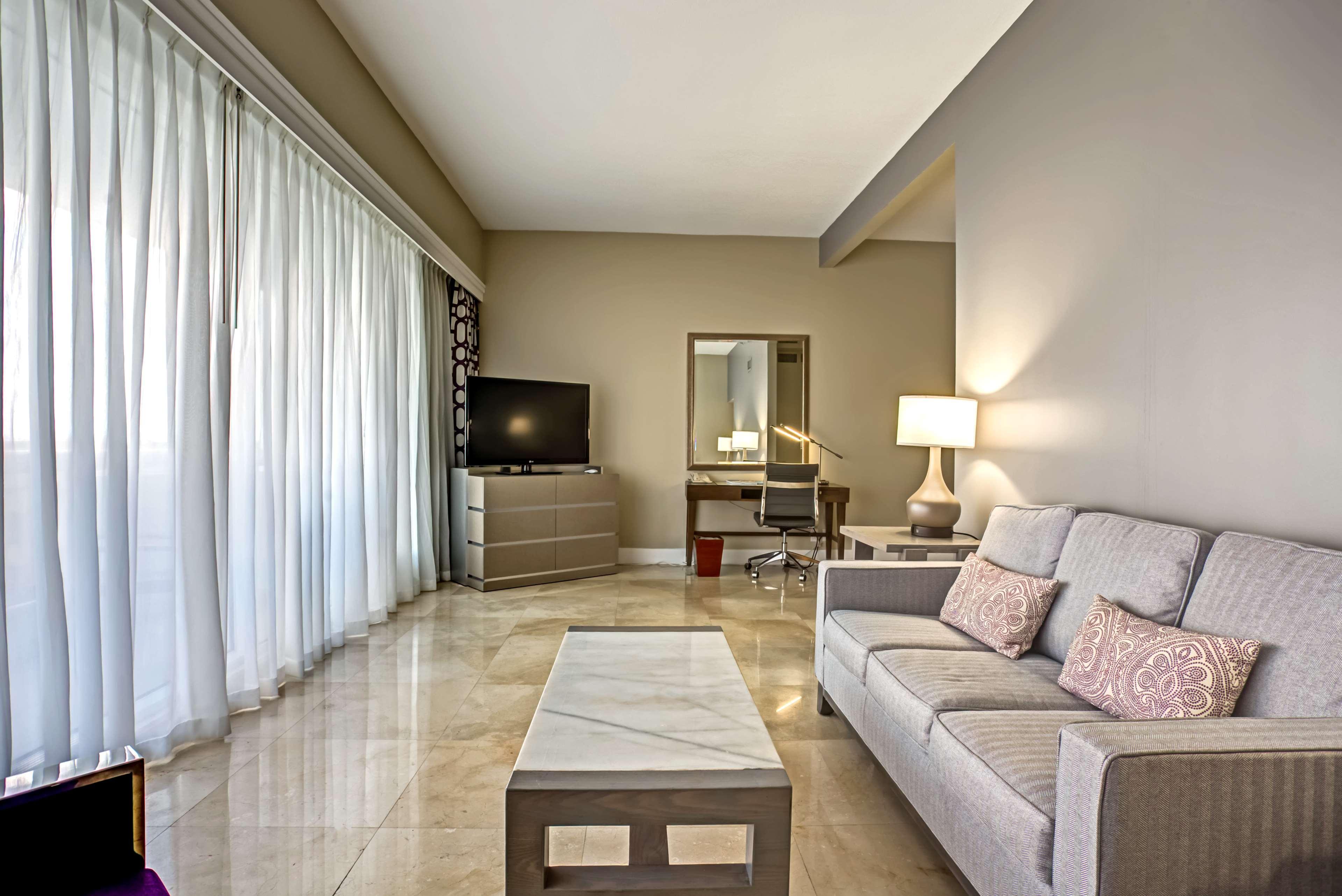 Doubletree By Hilton Grand Hotel Biscayne Bay Miami Exteriér fotografie