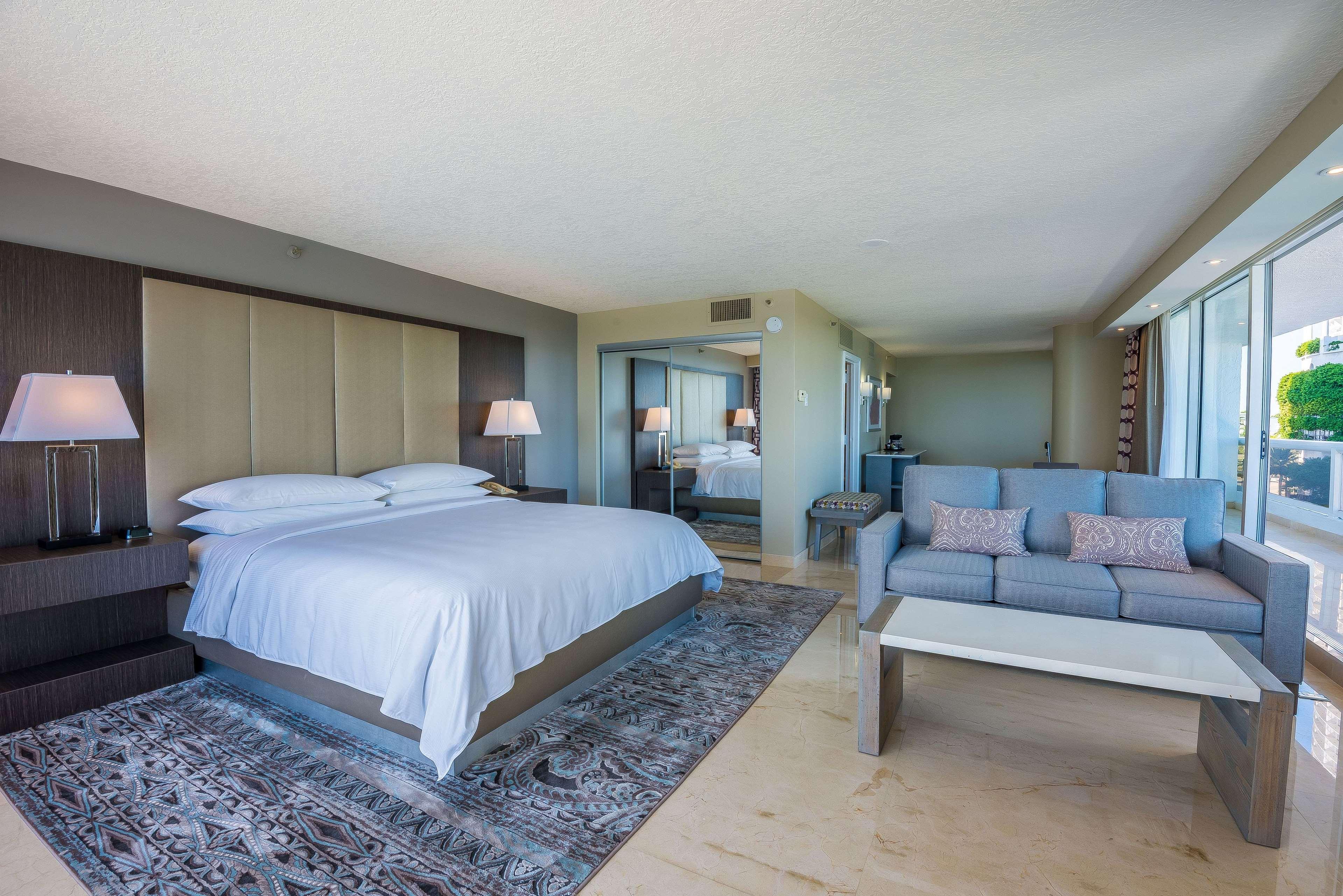 Doubletree By Hilton Grand Hotel Biscayne Bay Miami Exteriér fotografie
