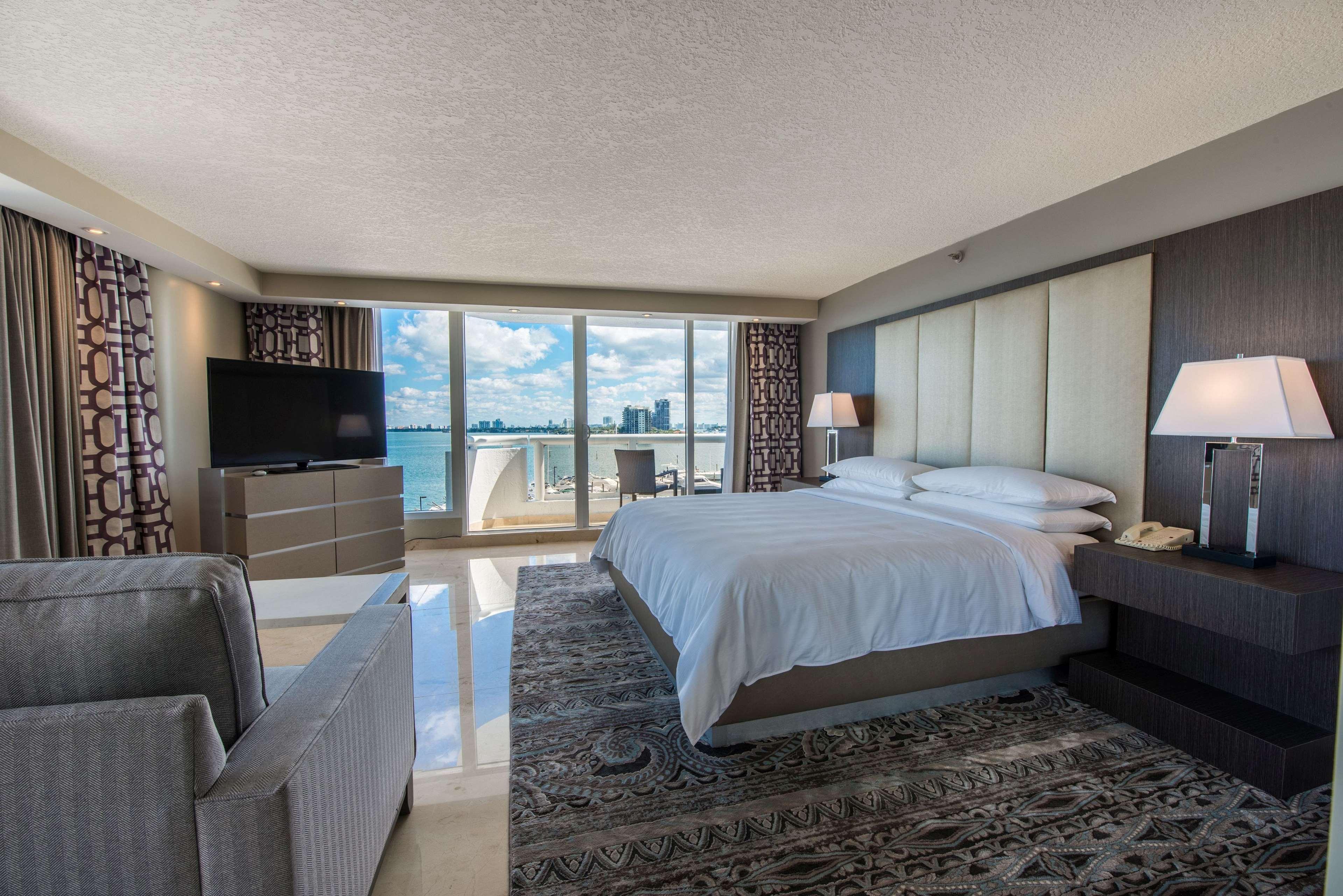 Doubletree By Hilton Grand Hotel Biscayne Bay Miami Exteriér fotografie