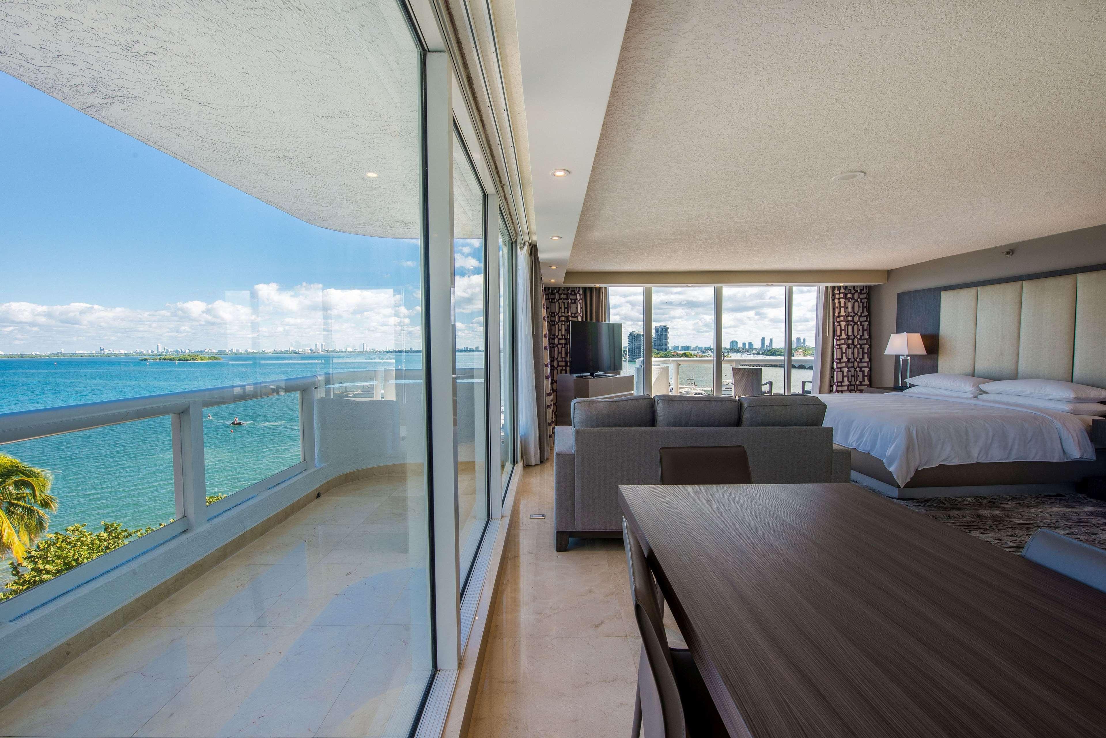 Doubletree By Hilton Grand Hotel Biscayne Bay Miami Exteriér fotografie