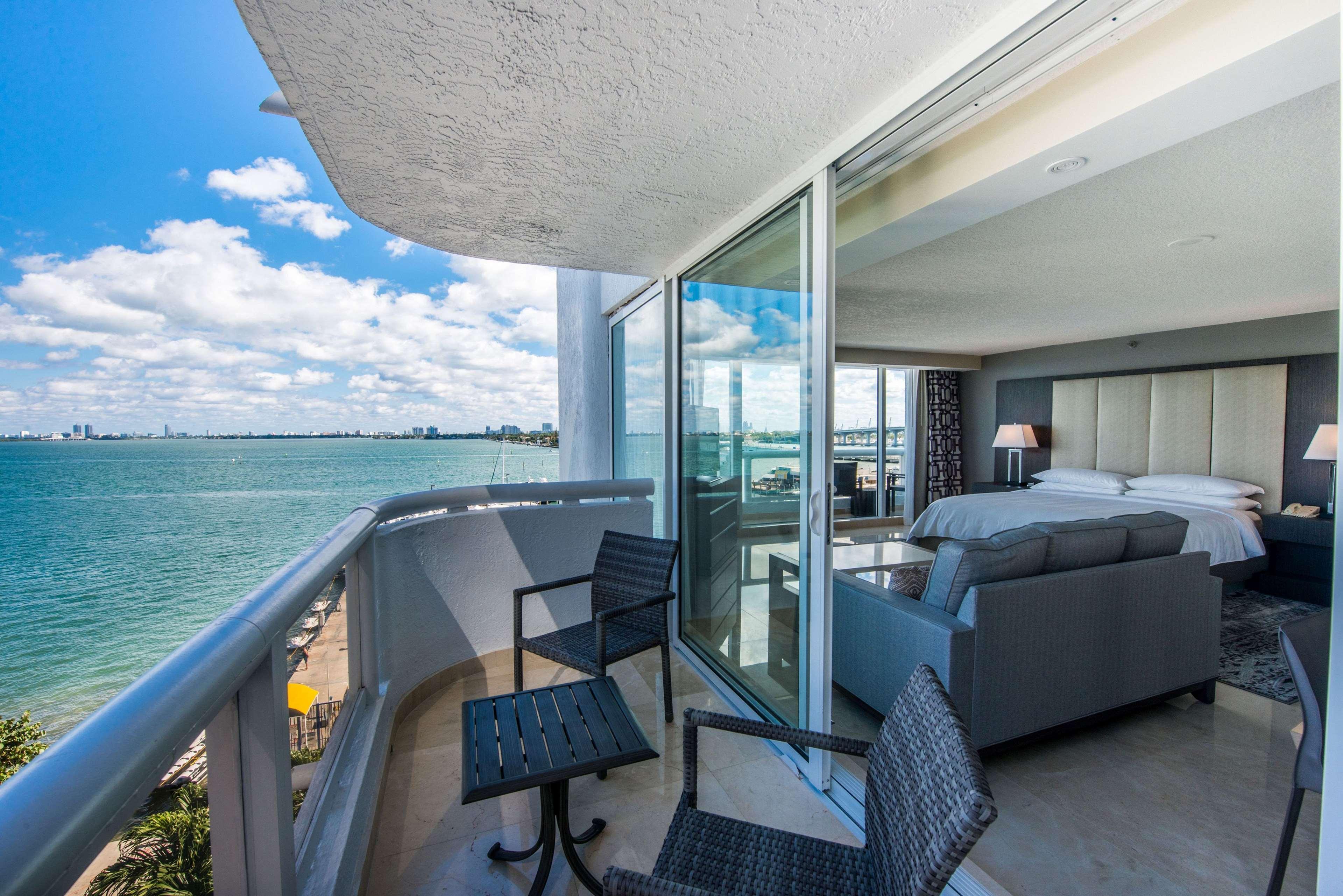 Doubletree By Hilton Grand Hotel Biscayne Bay Miami Exteriér fotografie
