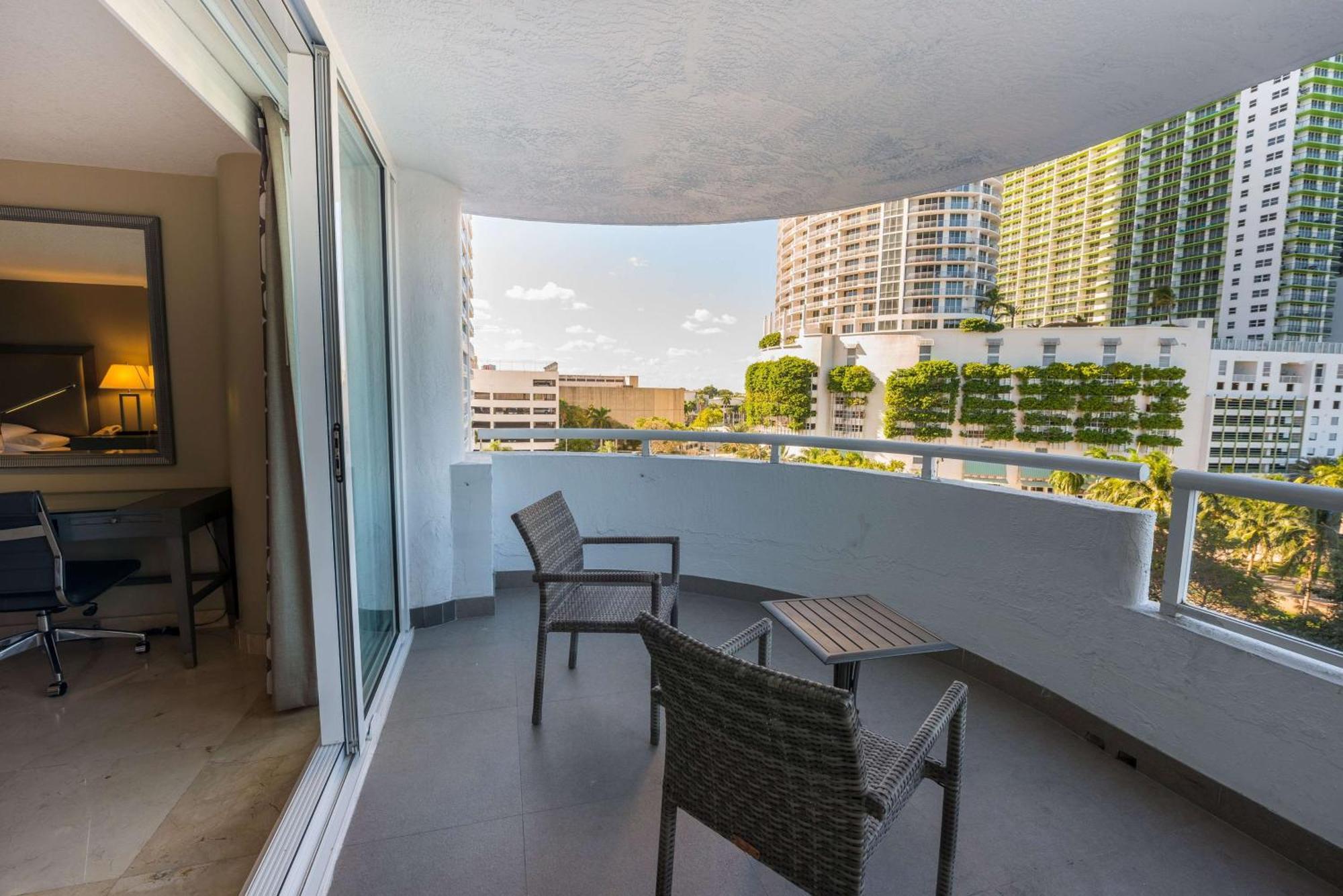 Doubletree By Hilton Grand Hotel Biscayne Bay Miami Exteriér fotografie