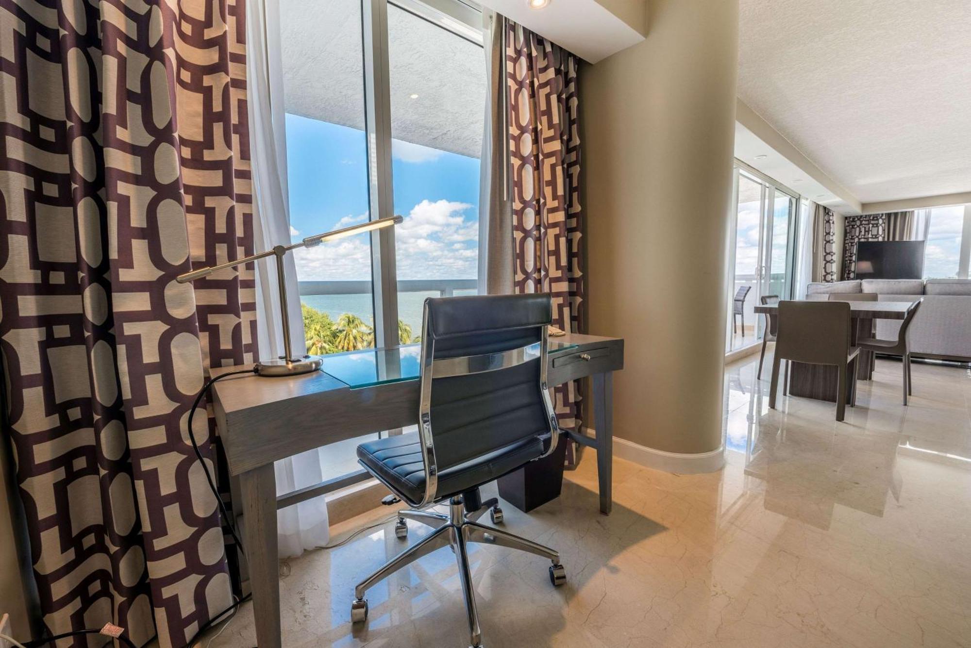 Doubletree By Hilton Grand Hotel Biscayne Bay Miami Exteriér fotografie
