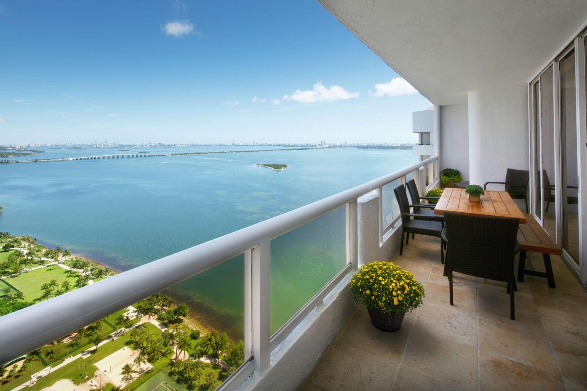 Doubletree By Hilton Grand Hotel Biscayne Bay Miami Exteriér fotografie