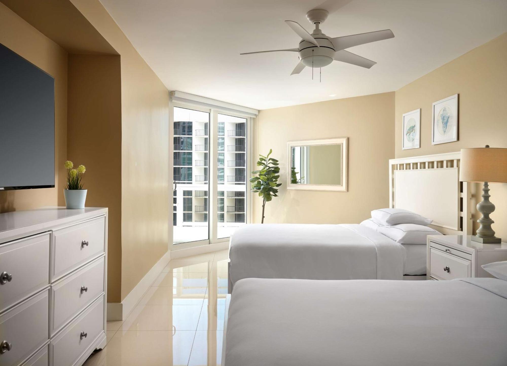 Doubletree By Hilton Grand Hotel Biscayne Bay Miami Exteriér fotografie