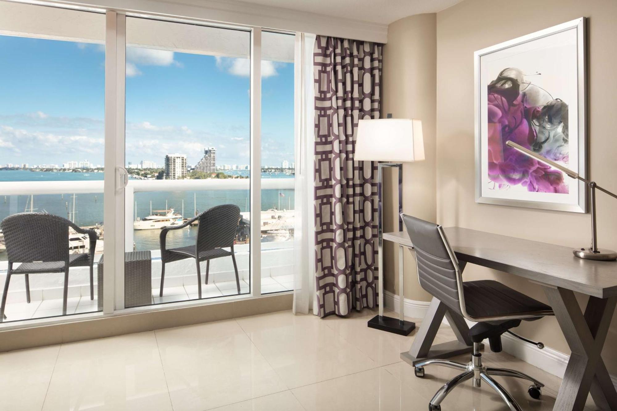 Doubletree By Hilton Grand Hotel Biscayne Bay Miami Exteriér fotografie