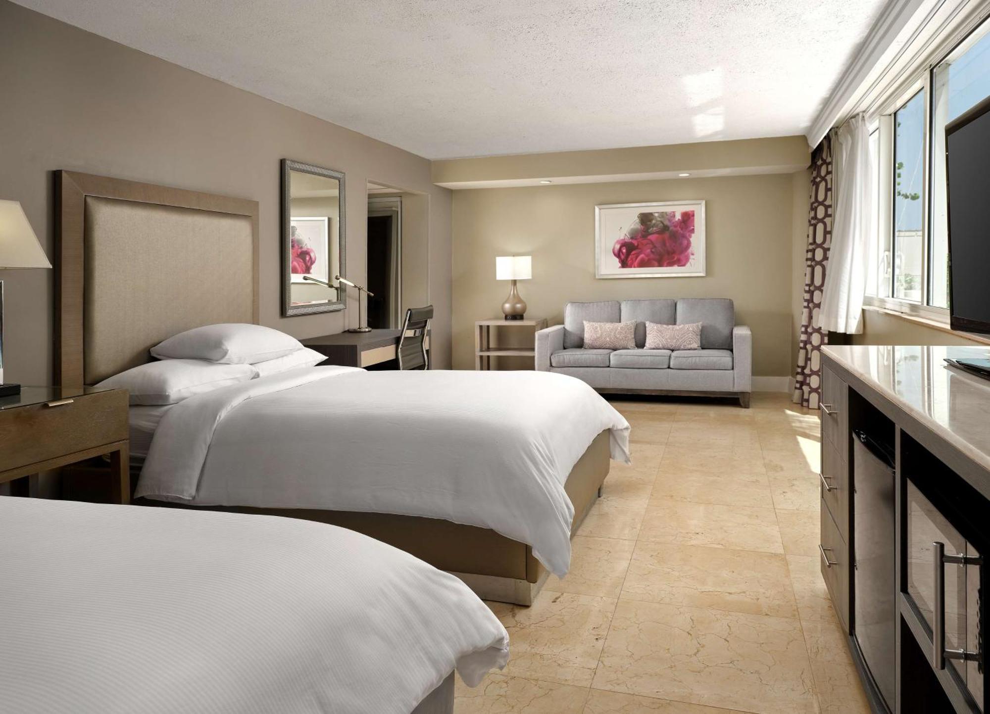 Doubletree By Hilton Grand Hotel Biscayne Bay Miami Exteriér fotografie