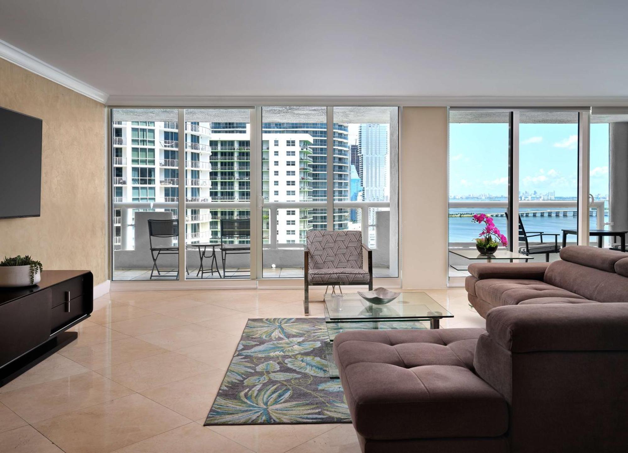 Doubletree By Hilton Grand Hotel Biscayne Bay Miami Exteriér fotografie