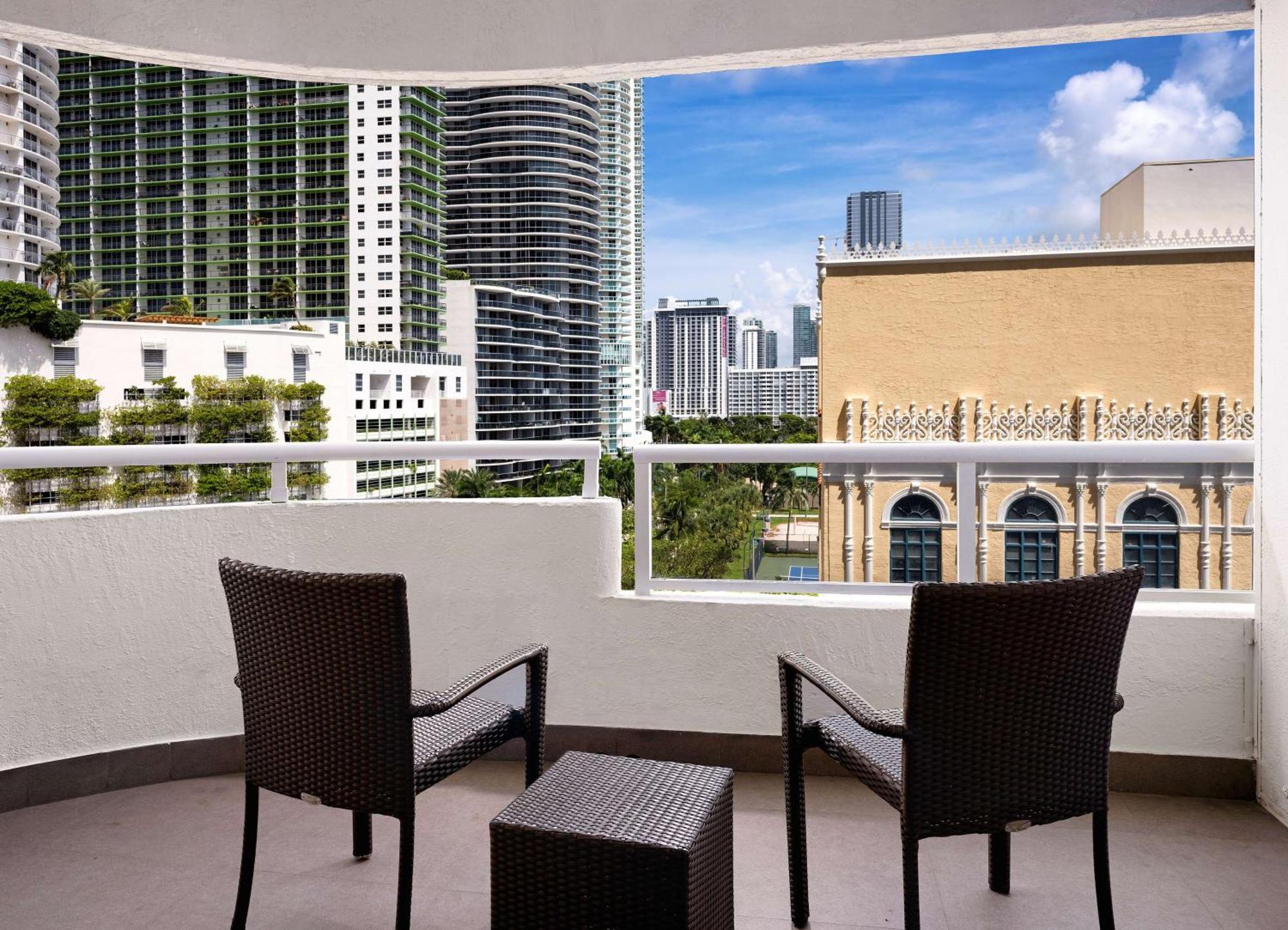 Doubletree By Hilton Grand Hotel Biscayne Bay Miami Exteriér fotografie