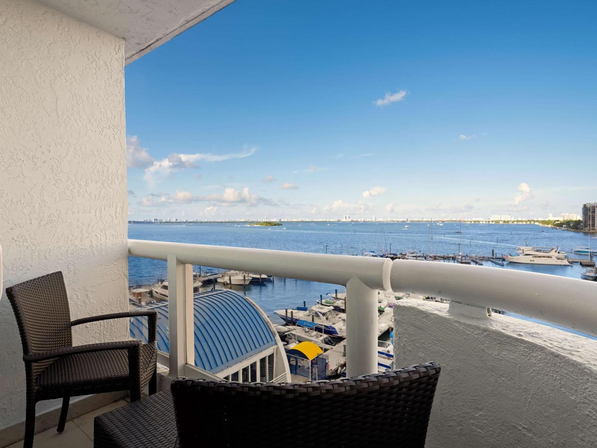 Doubletree By Hilton Grand Hotel Biscayne Bay Miami Exteriér fotografie