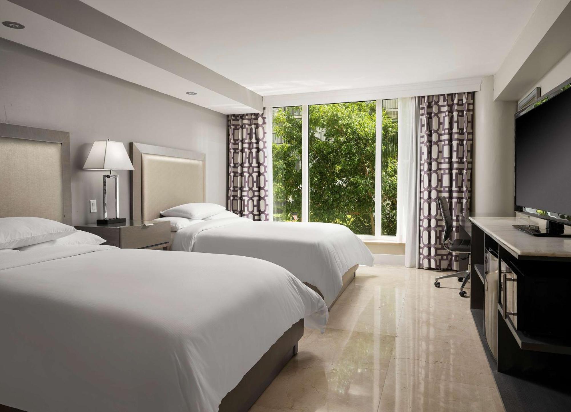 Doubletree By Hilton Grand Hotel Biscayne Bay Miami Exteriér fotografie