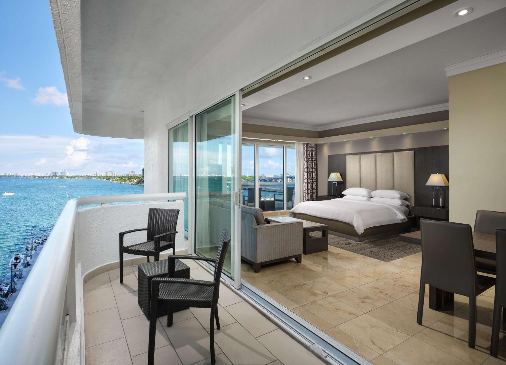 Doubletree By Hilton Grand Hotel Biscayne Bay Miami Exteriér fotografie