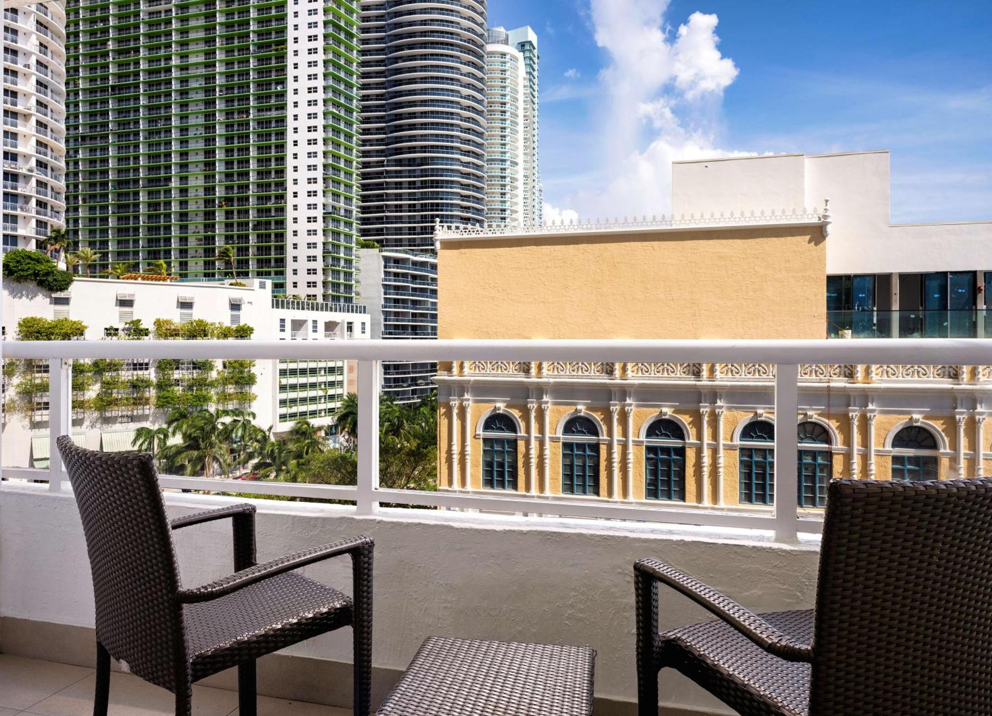Doubletree By Hilton Grand Hotel Biscayne Bay Miami Exteriér fotografie