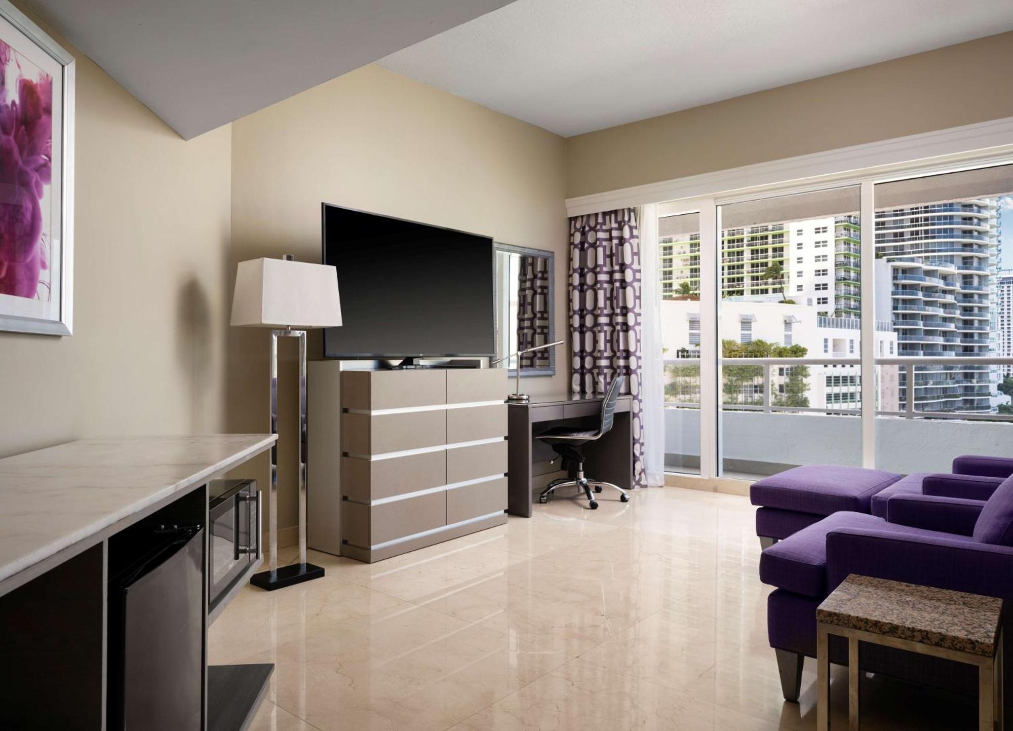 Doubletree By Hilton Grand Hotel Biscayne Bay Miami Exteriér fotografie